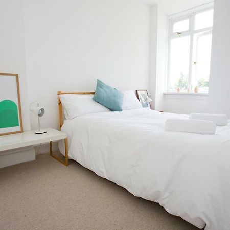 Bright 2 Bedroom Apt - Great Location - Free Parking Bournemouth Esterno foto