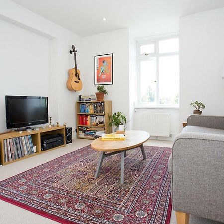 Bright 2 Bedroom Apt - Great Location - Free Parking Bournemouth Esterno foto
