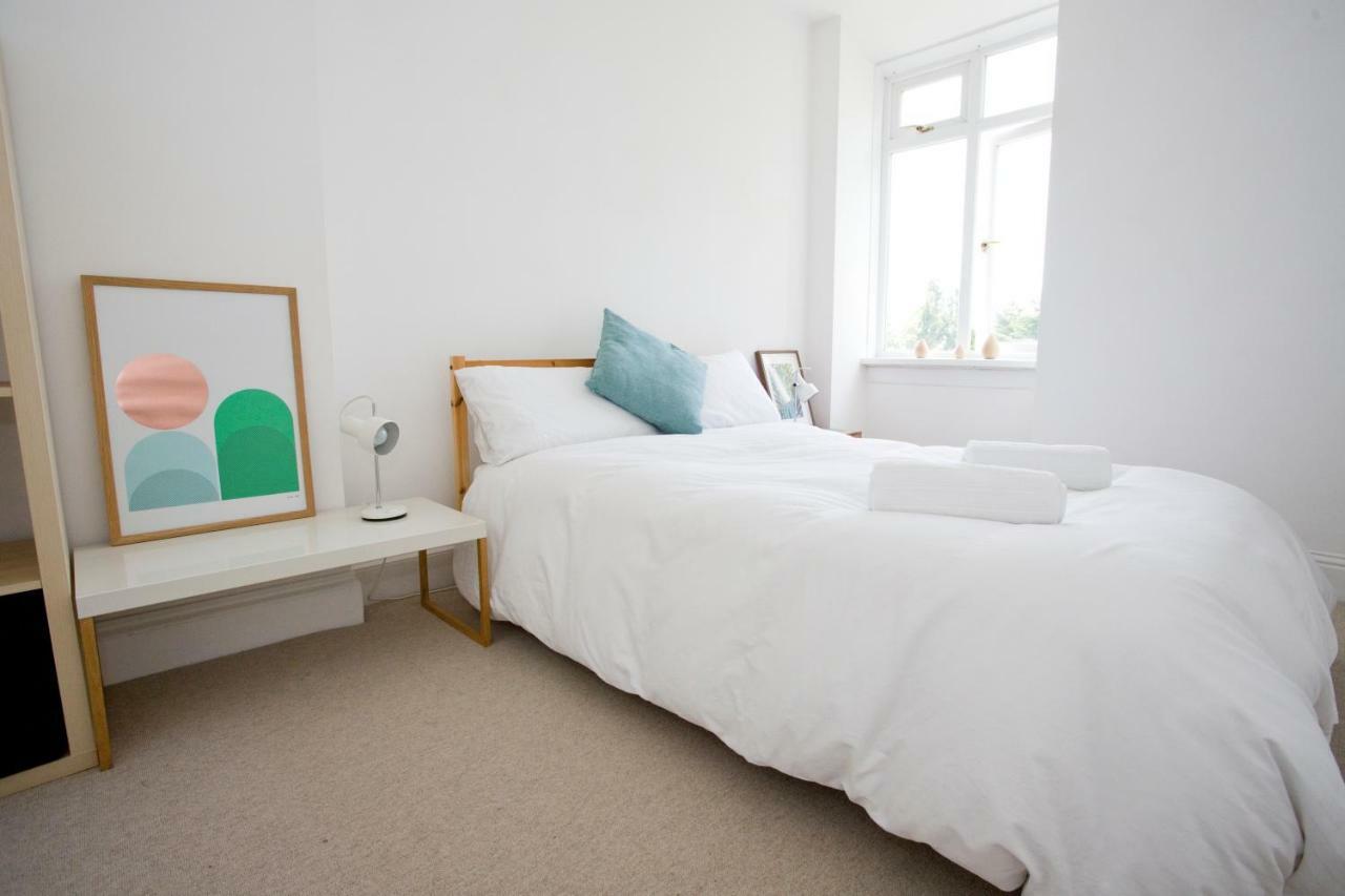 Bright 2 Bedroom Apt - Great Location - Free Parking Bournemouth Esterno foto
