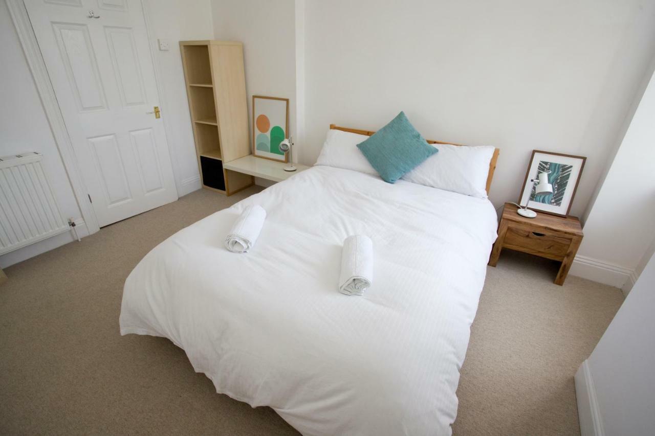 Bright 2 Bedroom Apt - Great Location - Free Parking Bournemouth Esterno foto