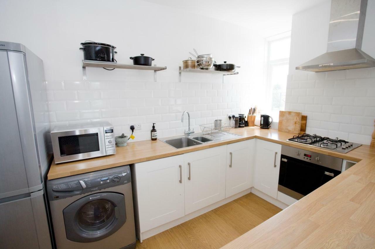 Bright 2 Bedroom Apt - Great Location - Free Parking Bournemouth Esterno foto