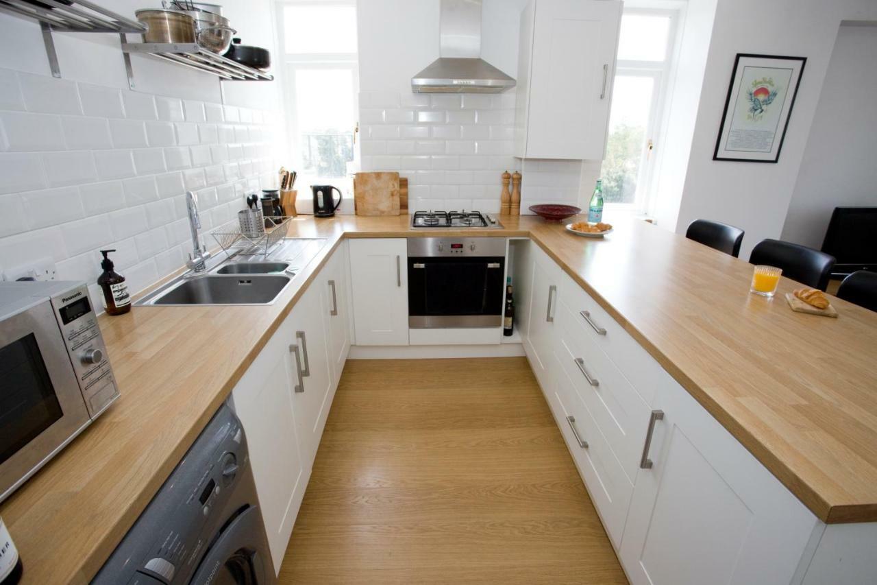 Bright 2 Bedroom Apt - Great Location - Free Parking Bournemouth Esterno foto