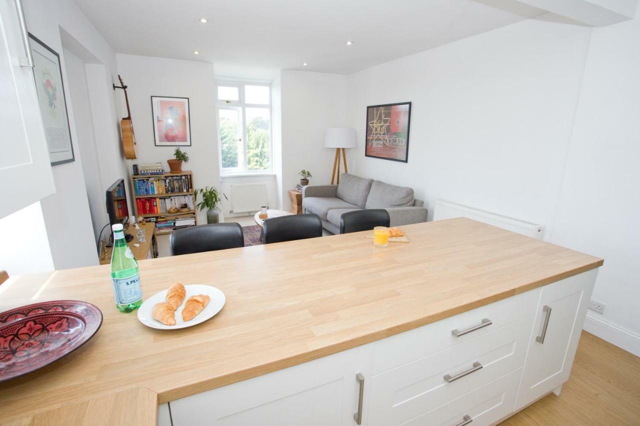 Bright 2 Bedroom Apt - Great Location - Free Parking Bournemouth Esterno foto