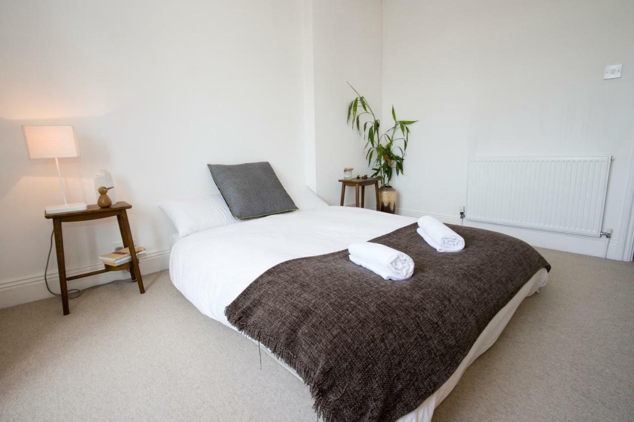 Bright 2 Bedroom Apt - Great Location - Free Parking Bournemouth Esterno foto