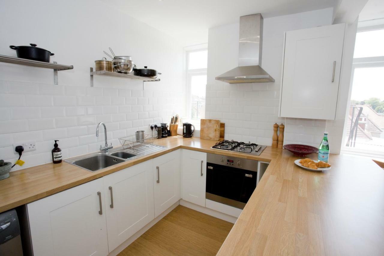 Bright 2 Bedroom Apt - Great Location - Free Parking Bournemouth Esterno foto