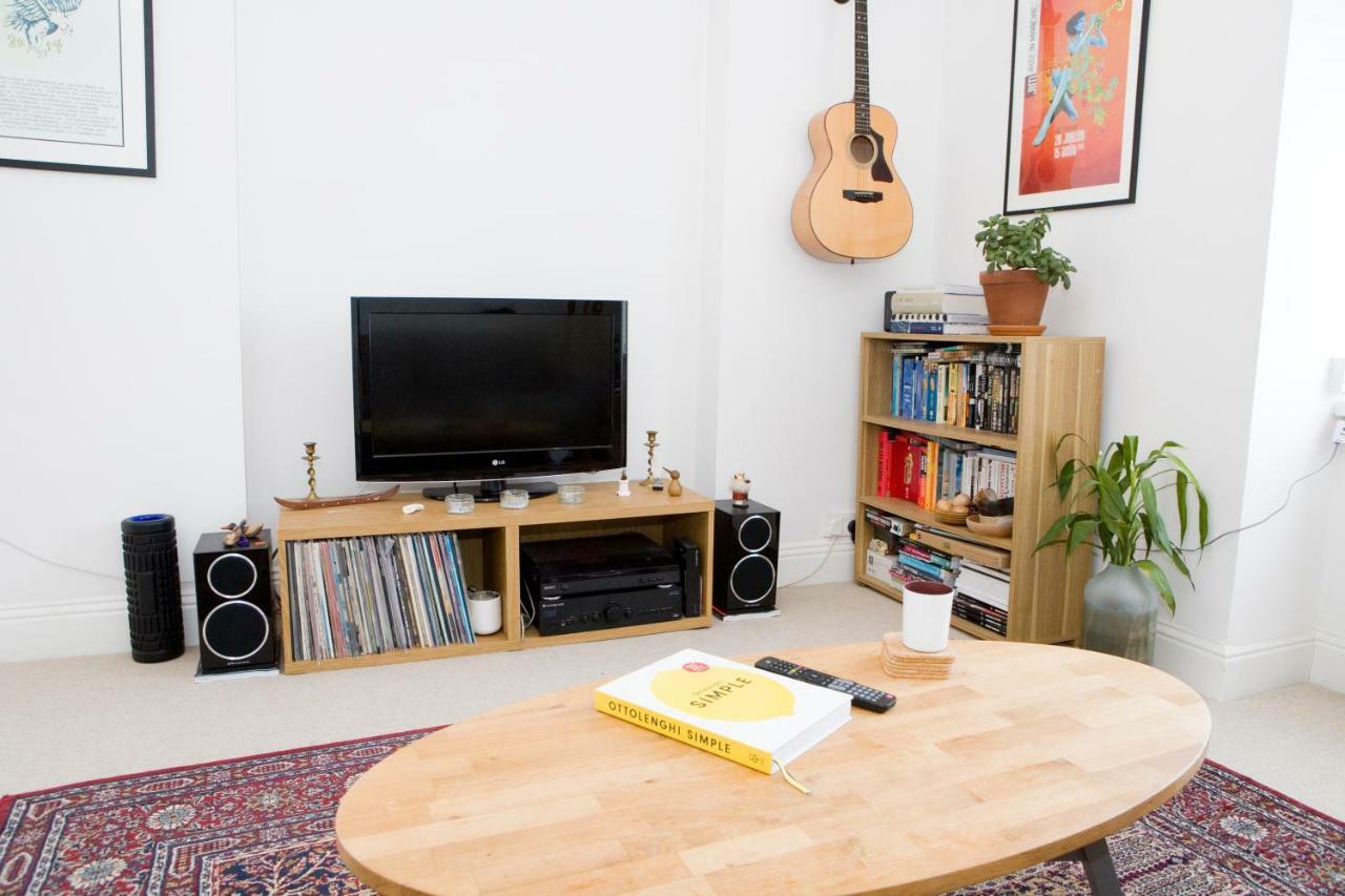 Bright 2 Bedroom Apt - Great Location - Free Parking Bournemouth Esterno foto